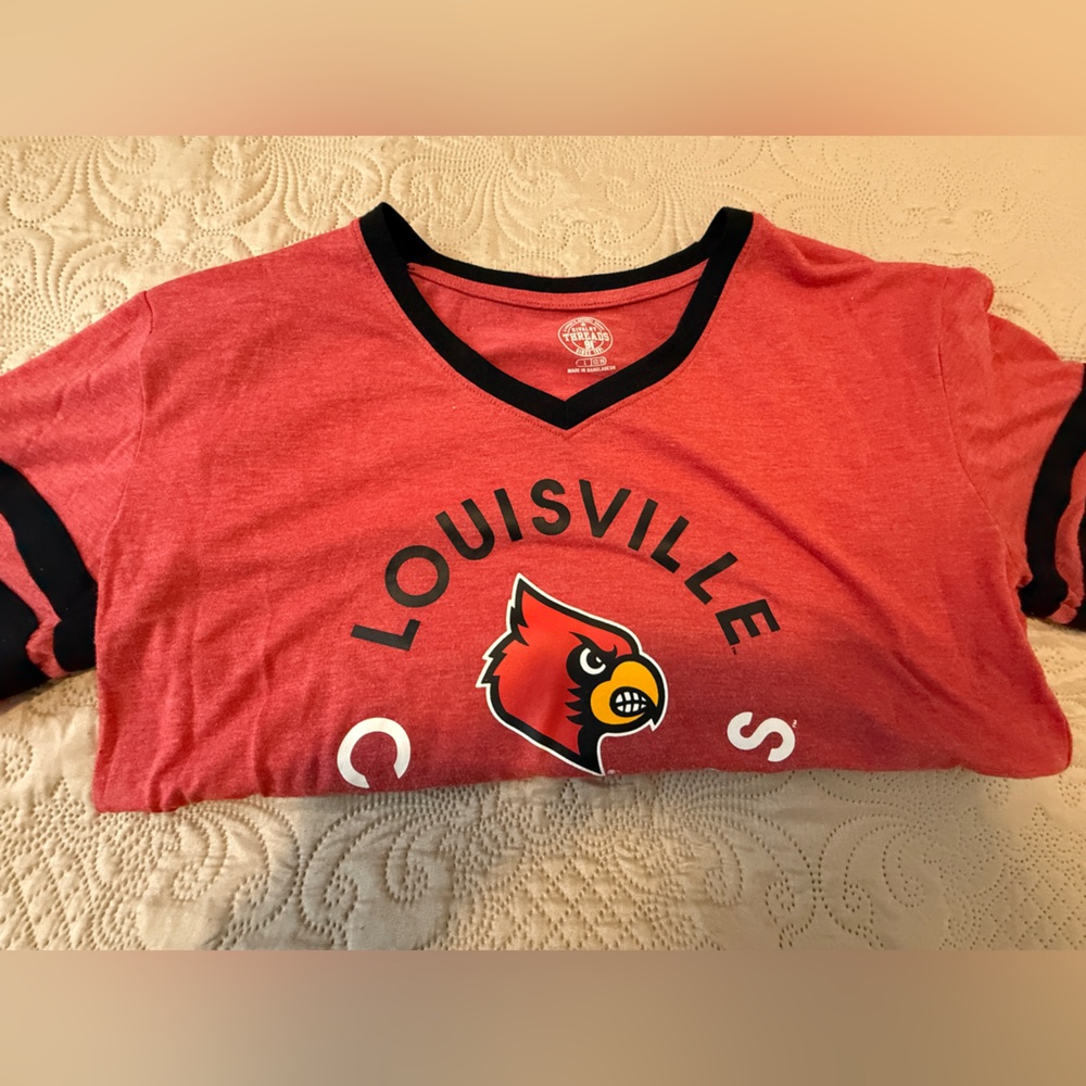 Womens Size Large Louisville Cardinals T shirt